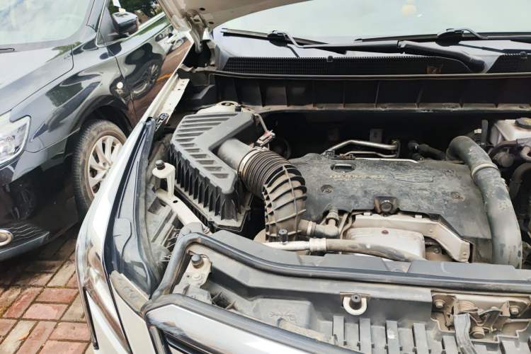 Used Cadillac XT5 2018 25T Luxury Model Engine Bay Right