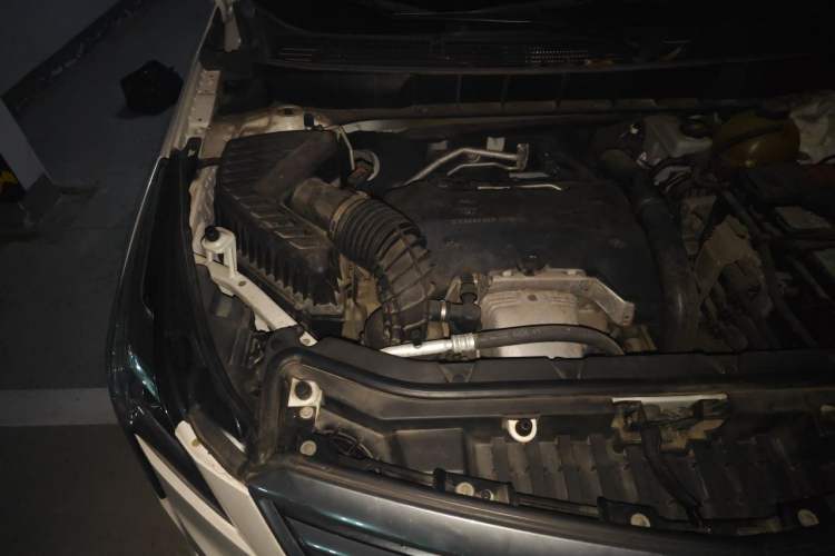 Used Cadillac XT5 2018 25T Tech Model Engine Bay Right
