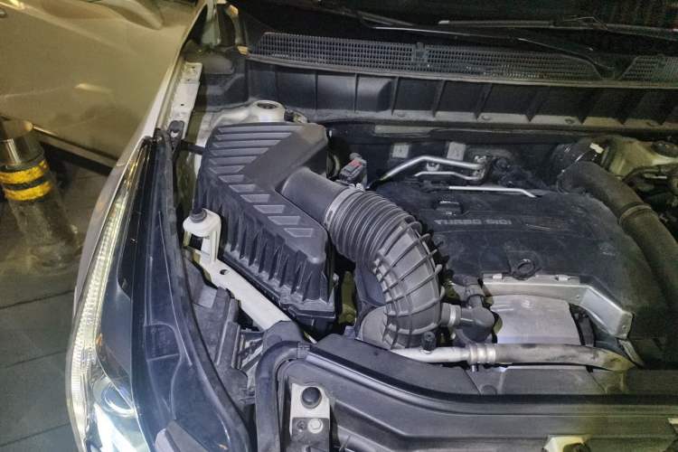 Used Cadillac XT5 2018 25T Luxury Model Engine Bay Right