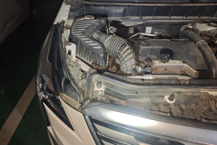 Used Cadillac XT5 2018 25T Luxury Model Engine Bay Right