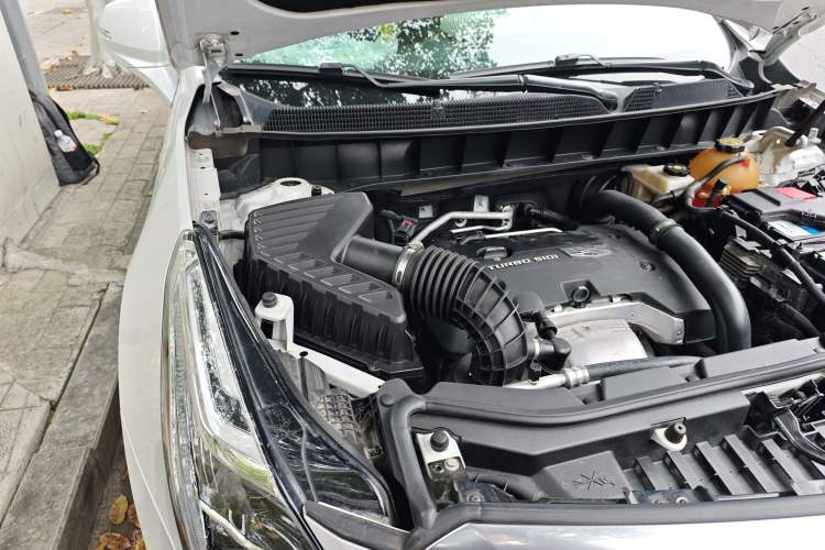 Used Cadillac XT5 2018 28T Four-Wheel Drive Luxury Model Engine Bay Right