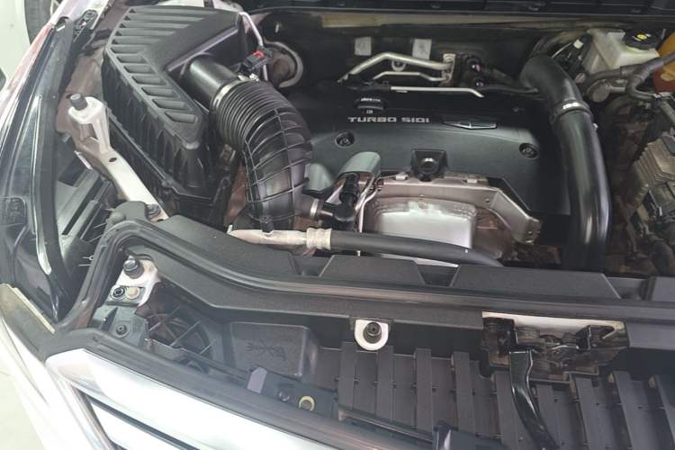 Used Cadillac XT5 2018 25T Luxury Model Engine Bay Right