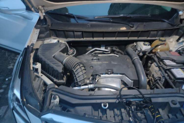 Used Cadillac XT5 2018 25T Luxury Model Engine Bay Right