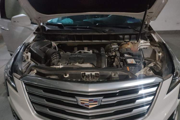 Used Cadillac XT5 2018 25T Luxury Model Engine Bay