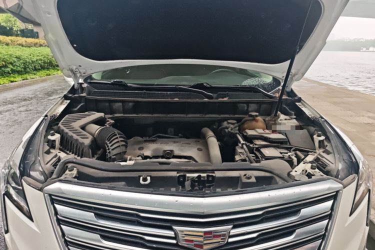 Used Cadillac XT5 2018 25T Luxury Model Engine Bay