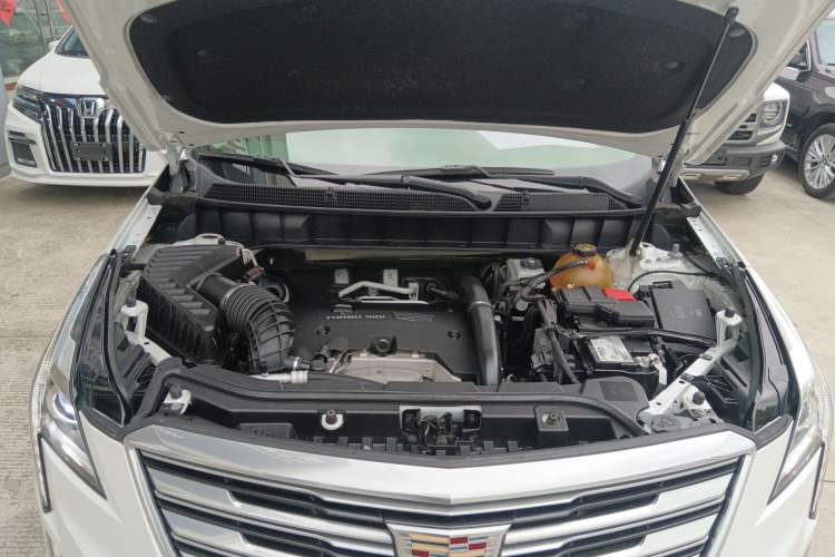 Used Cadillac XT5 2018 25T Luxury Model Engine Bay