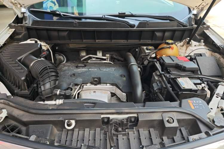 Used Cadillac XT5 2018 25T Tech Model Engine Bay