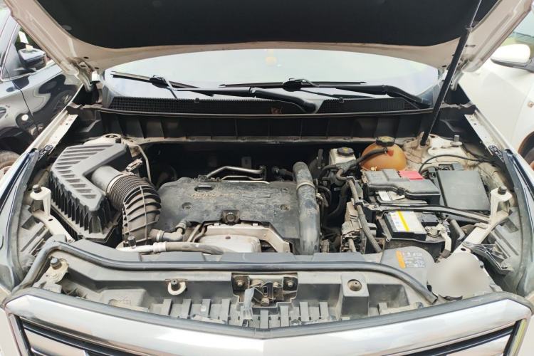 Used Cadillac XT5 2018 25T Luxury Model Engine Bay