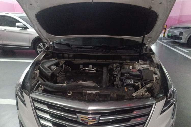 Used Cadillac XT5 2018 25T Luxury Model Engine Bay