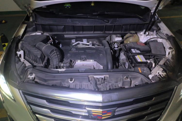 Used Cadillac XT5 2018 25T Luxury Model Engine Bay