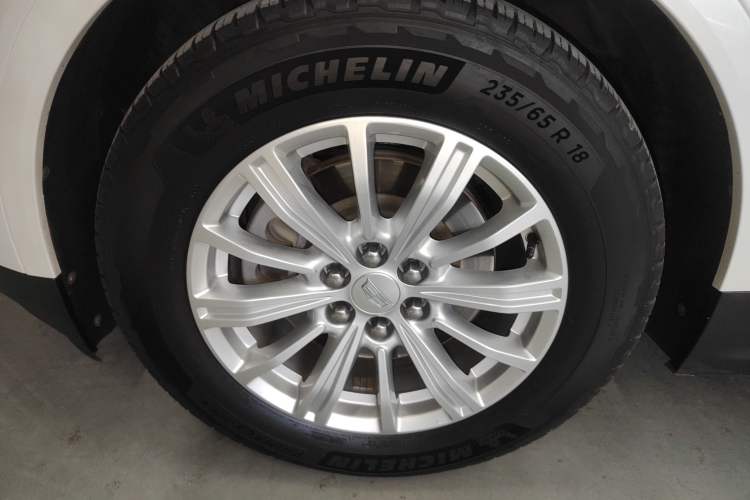 Used Cadillac XT5 2018 28E Four-Wheel Drive Tech Version Exterior 2