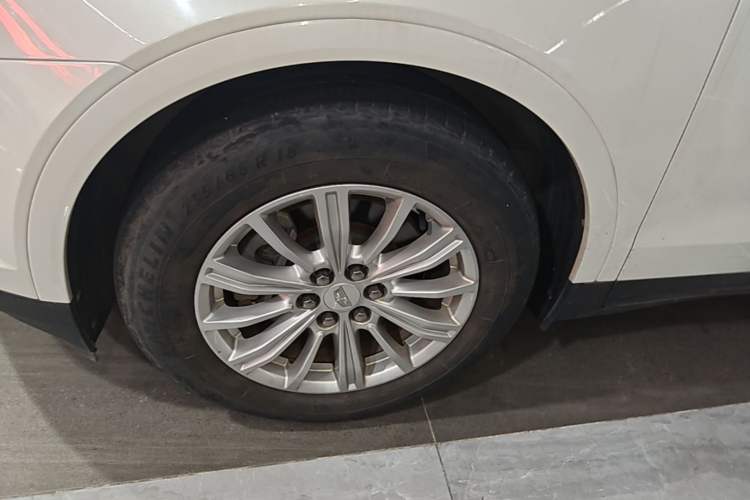 Used Cadillac XT5 2018 28E Four-Wheel Drive Tech Version Exterior 2