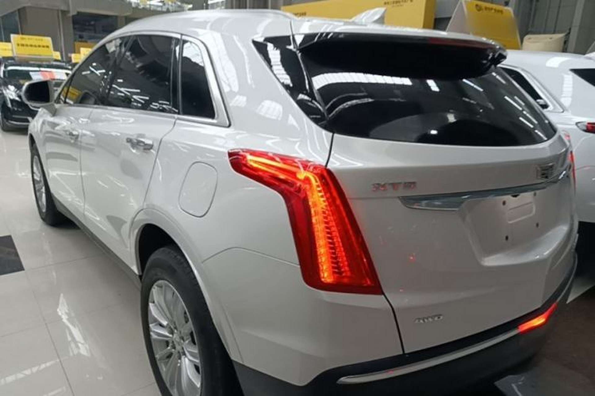 Used Cadillac XT5 2018 28E Four-Wheel Drive Tech Version Exterior 2