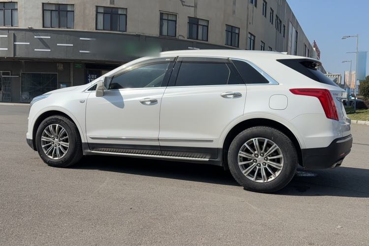 Used Cadillac XT5 2018 25T Luxury Model Exterior 2