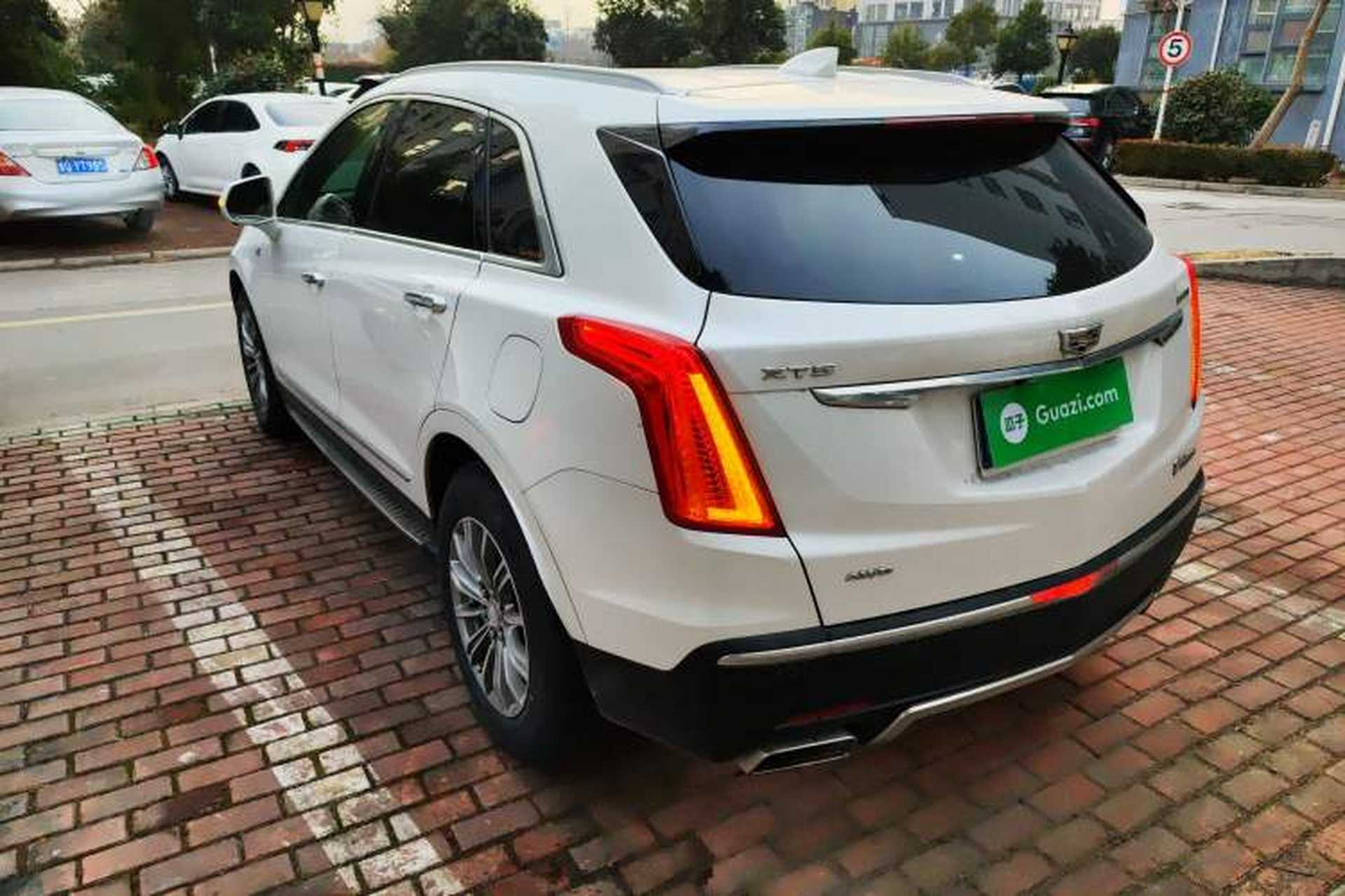 Used Cadillac XT5 2018 25T Luxury Model Exterior 2