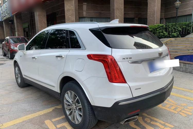 Used Cadillac XT5 2018 28T Four-Wheel Drive Luxury Model Exterior 2