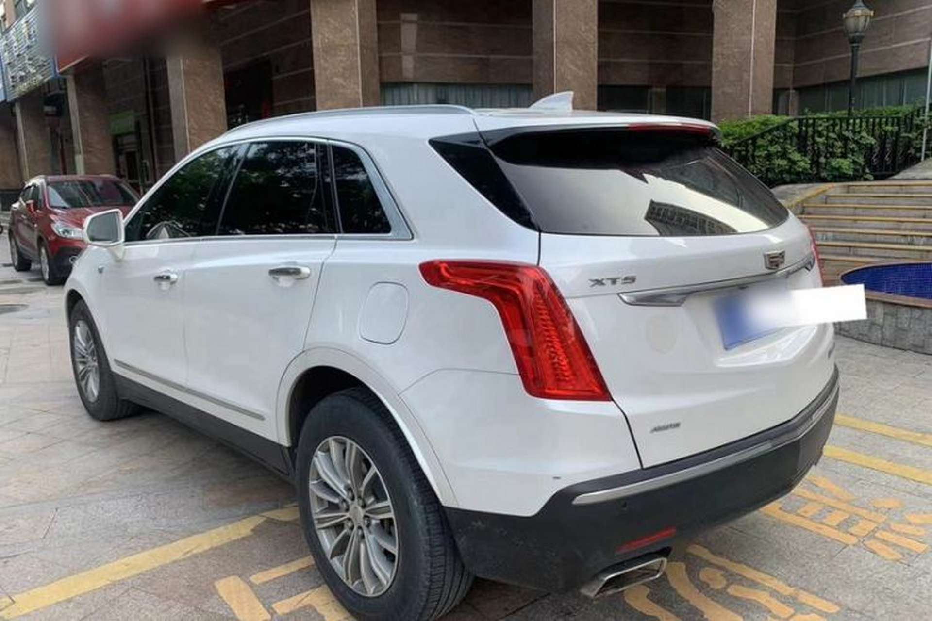 Used Cadillac XT5 2018 28T Four-Wheel Drive Luxury Model Exterior 2