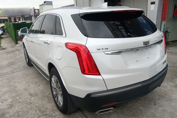 Used Cadillac XT5 2018 25T Luxury Model Exterior 2