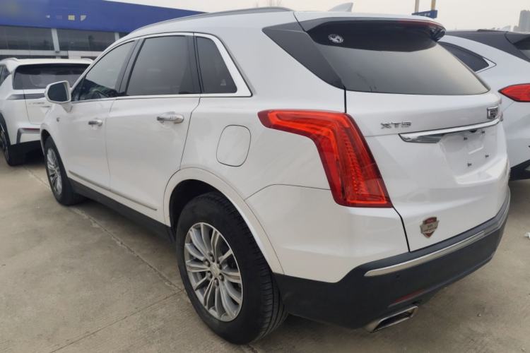 Used Cadillac XT5 2018 25T Luxury Model Exterior 2