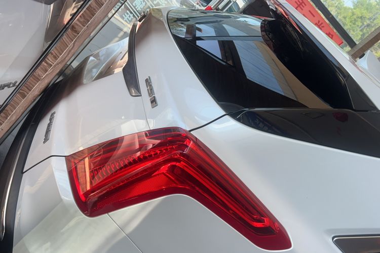 Used Cadillac XT5 2018 25T Luxury Model Exterior 3