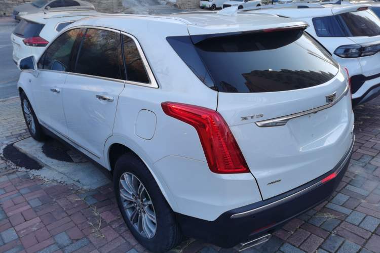 Used Cadillac XT5 2018 28T Four-Wheel Drive Luxury Model Exterior 3