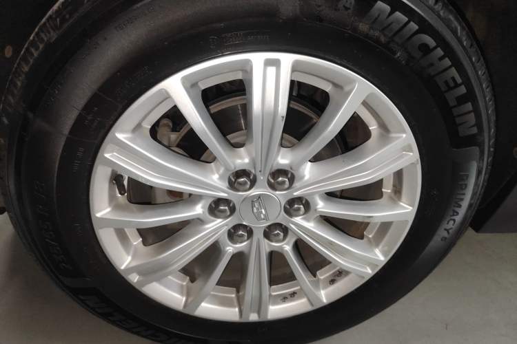 Used Cadillac XT5 2018 28E Four-Wheel Drive Tech Version Exterior 3