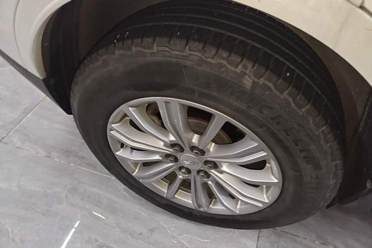 Used Cadillac XT5 2018 28E Four-Wheel Drive Tech Version Exterior 3