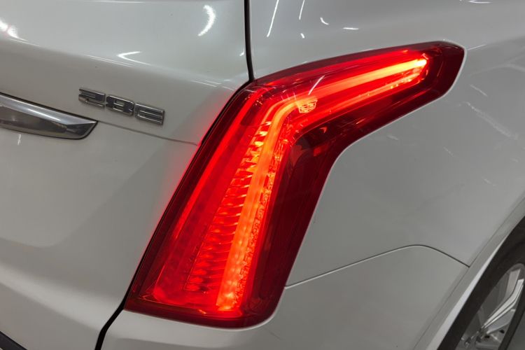 Used Cadillac XT5 2018 28E Four-Wheel Drive Tech Version Exterior 3