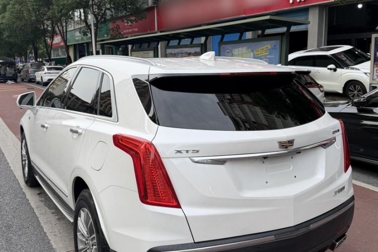 Used Cadillac XT5 2018 25T Luxury Model Exterior 3