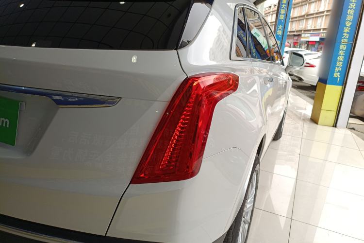 Used Cadillac XT5 2018 25T Tech Model Exterior 3