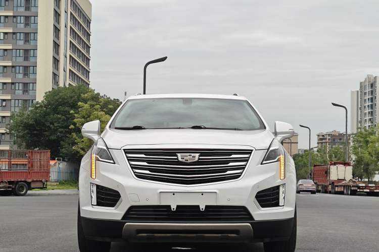 Used Cadillac XT5 2018 28T Four-Wheel Drive Luxury Model Exterior 3
