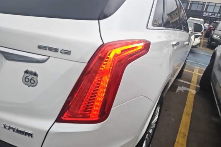 Used Cadillac XT5 2018 28E Four-Wheel Drive Tech Version Exterior 3