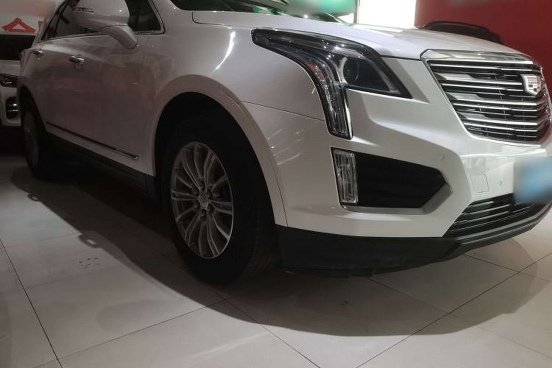 Used Cadillac XT5 2018 25T Luxury Model Exterior 3