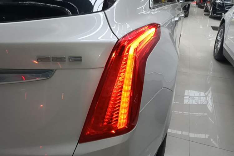 Used Cadillac XT5 2018 28E Four-Wheel Drive Tech Version Exterior 3