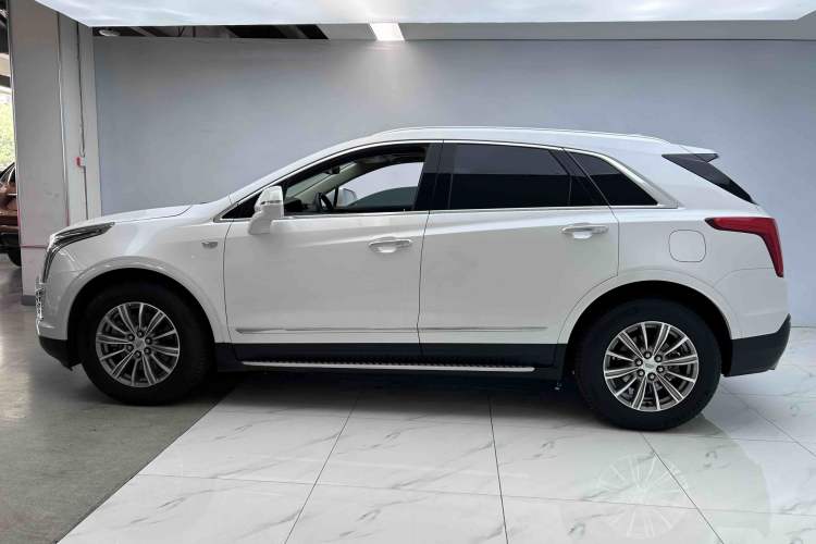 Used Cadillac XT5 2018 28T Four-Wheel Drive Luxury Model Exterior 3