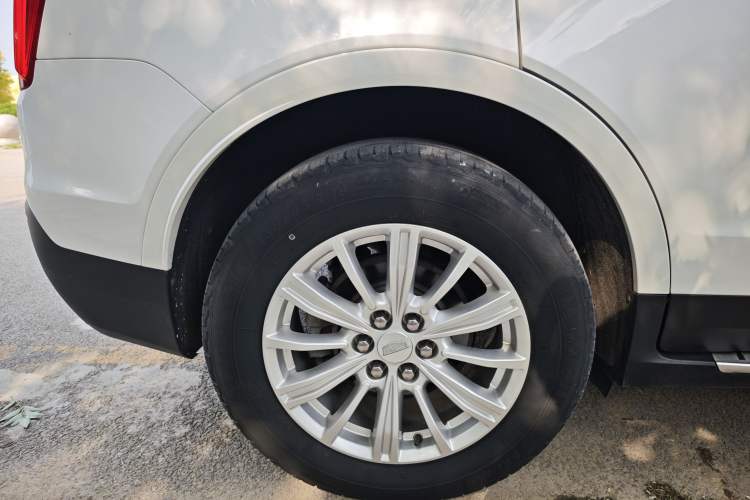 Used Cadillac XT5 2018 28E Four-Wheel Drive Tech Version Exterior 3