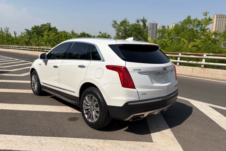 Used Cadillac XT5 2018 28T Four-Wheel Drive Luxury Model Exterior 3