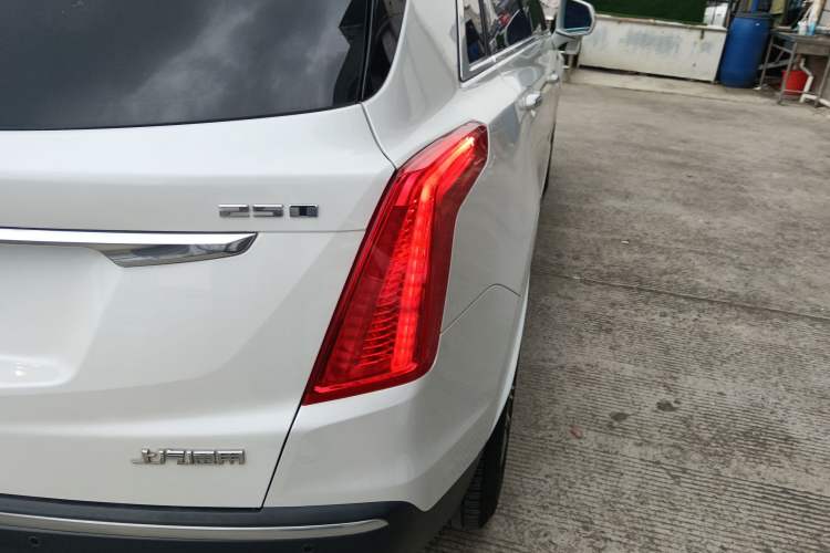 Used Cadillac XT5 2018 25T Luxury Model Exterior 3