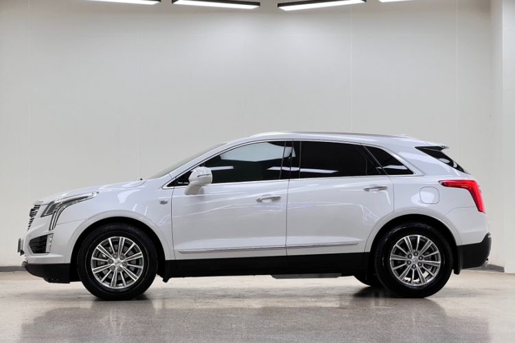 Used Cadillac XT5 2018 28T Four-Wheel Drive Luxury Model Exterior 3