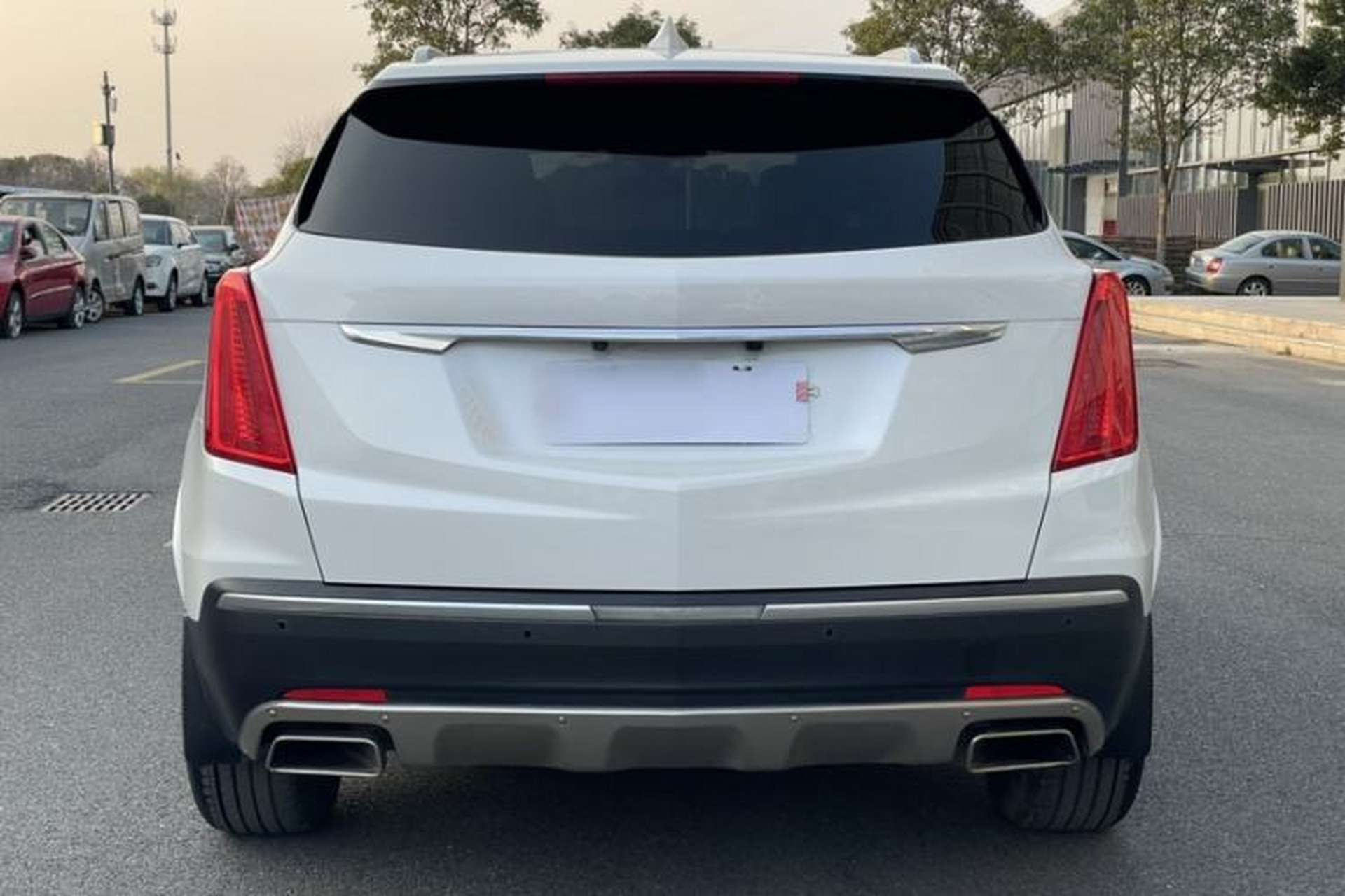 Used Cadillac XT5 2018 25T Luxury Model Exterior 4
