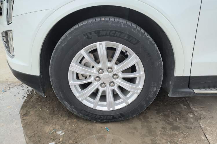 Used Cadillac XT5 2018 28E Four-Wheel Drive Tech Version Exterior 4
