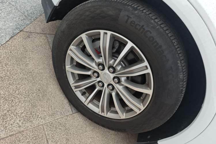 Used Cadillac XT5 2018 25T Luxury Model Exterior 4