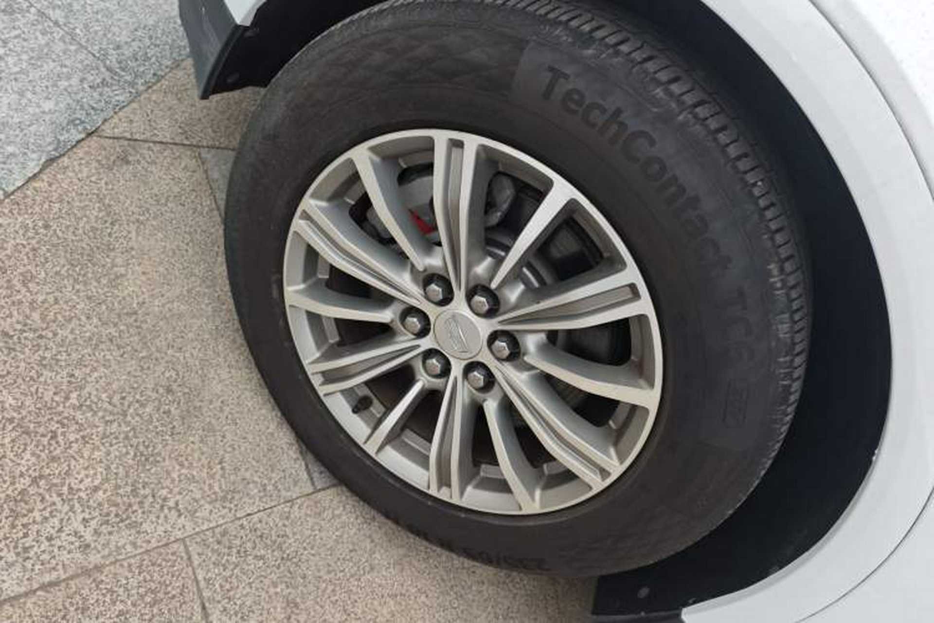 Used Cadillac XT5 2018 25T Luxury Model Exterior 4