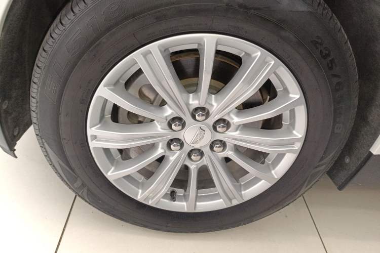 Used Cadillac XT5 2018 25T Tech Model Exterior 4
