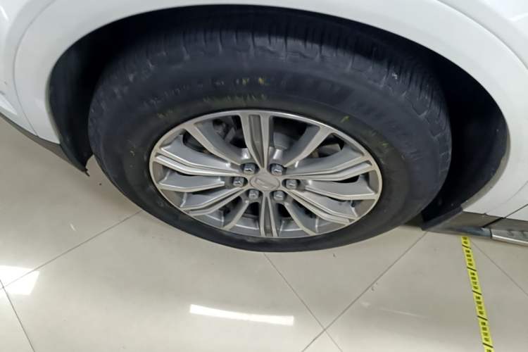 Used Cadillac XT5 2018 28T Four-Wheel Drive Luxury Model Exterior 4