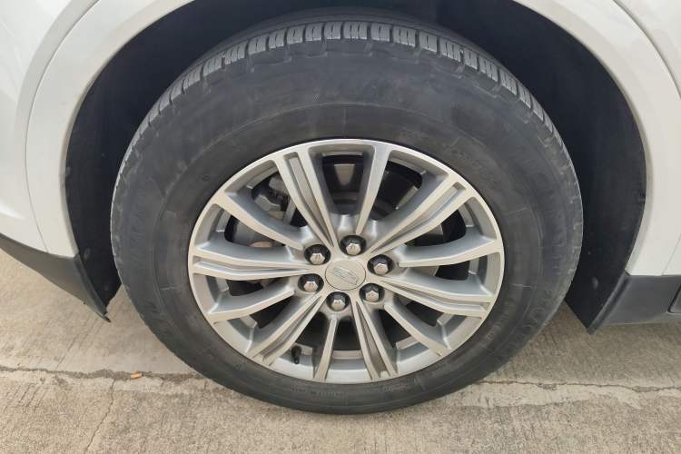 Used Cadillac XT5 2018 25T Luxury Model Exterior 4