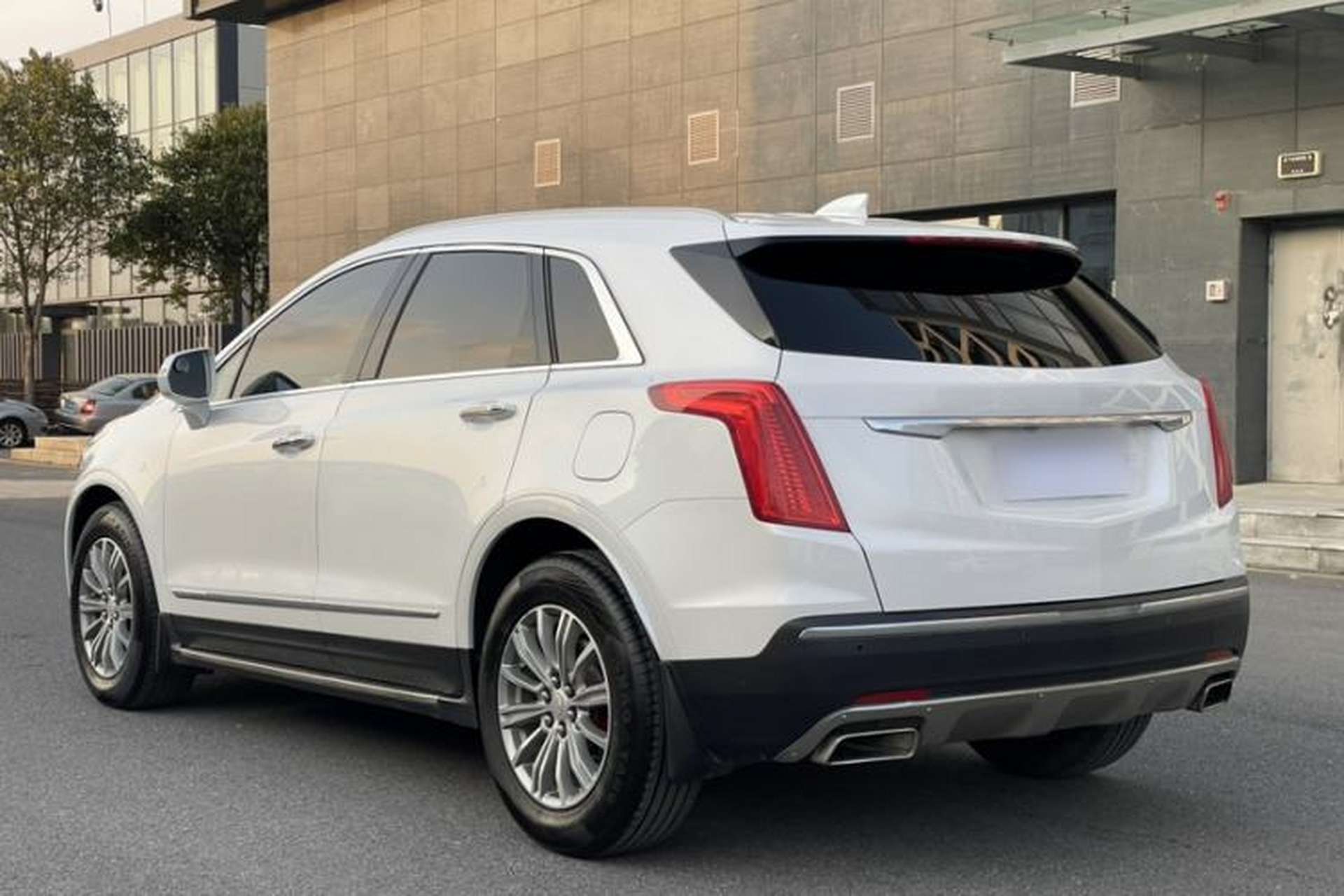 Used Cadillac XT5 2018 25T Luxury Model Exterior 5