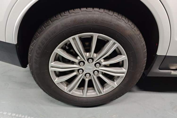 Used Cadillac XT5 2018 25T Luxury Model Exterior 5