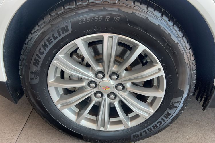 Used Cadillac XT5 2018 25T Luxury Model Exterior 5