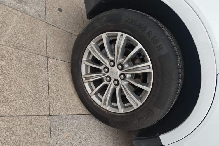 Used Cadillac XT5 2018 25T Luxury Model Exterior 5